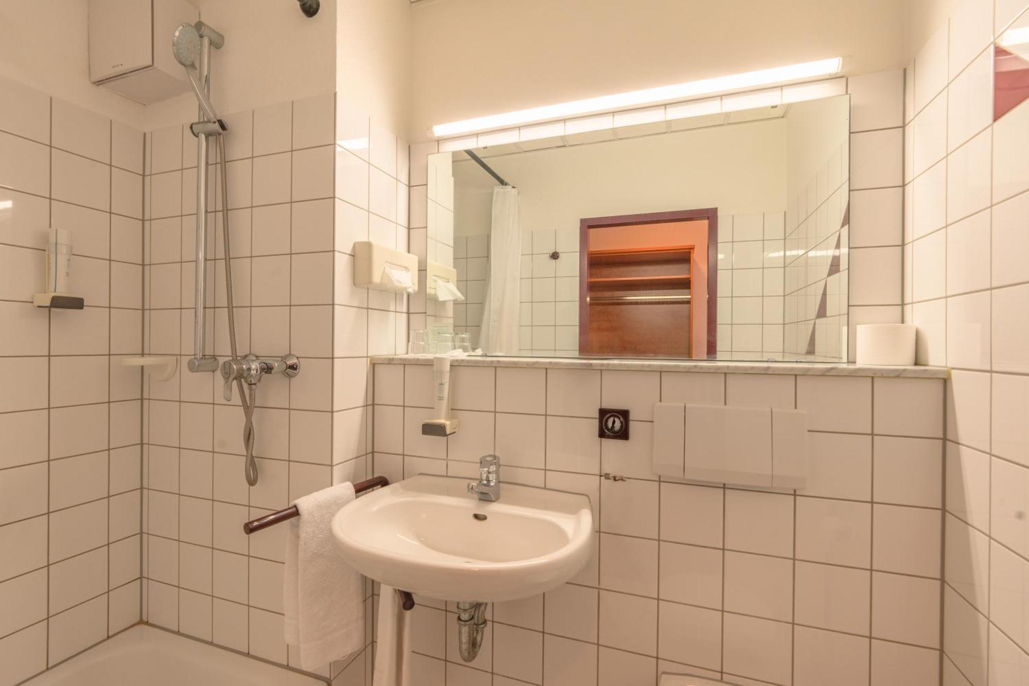 Euro-Hotel Капел-Графенхаузен Екстериор снимка