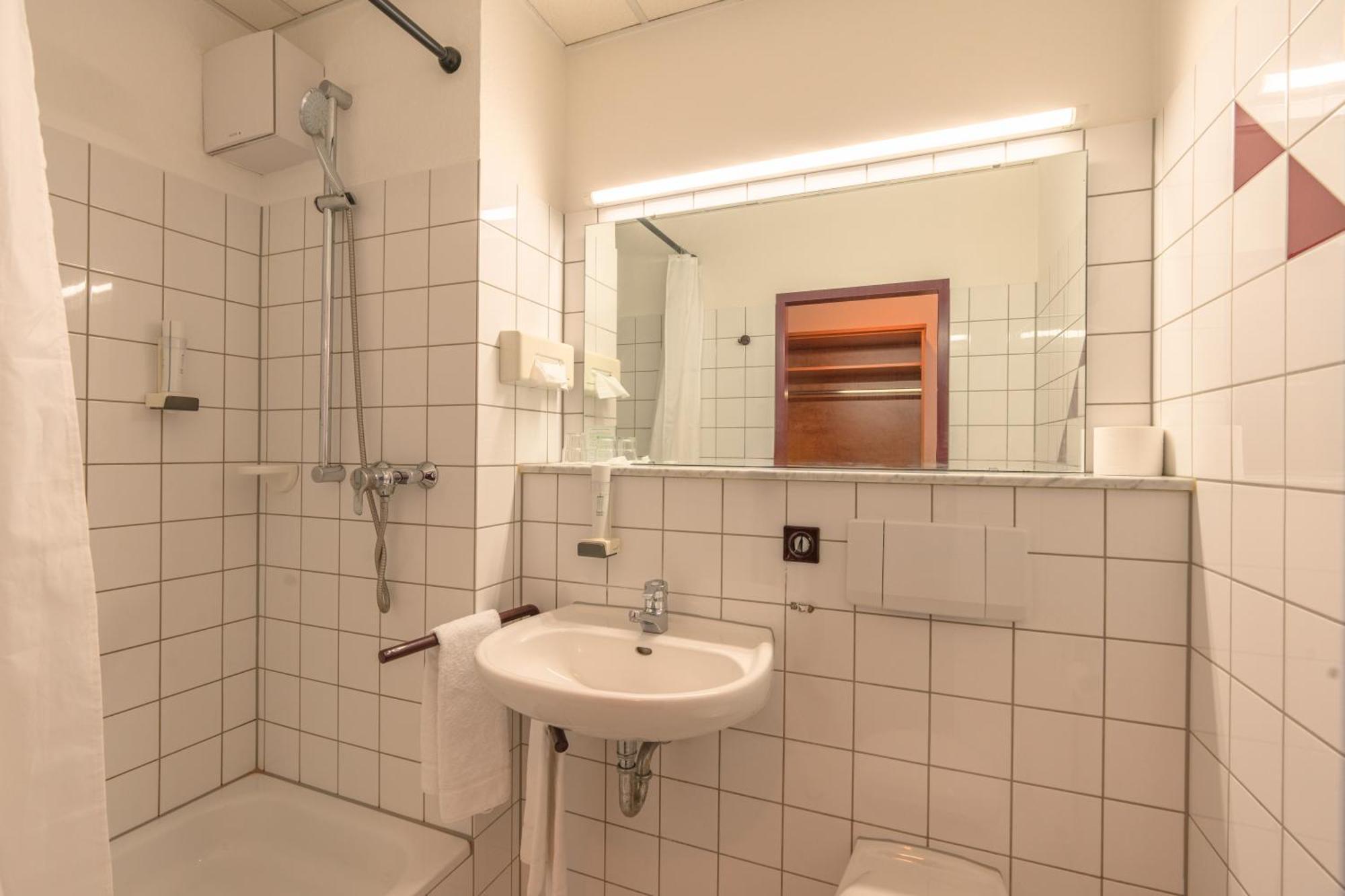 Euro-Hotel Капел-Графенхаузен Екстериор снимка