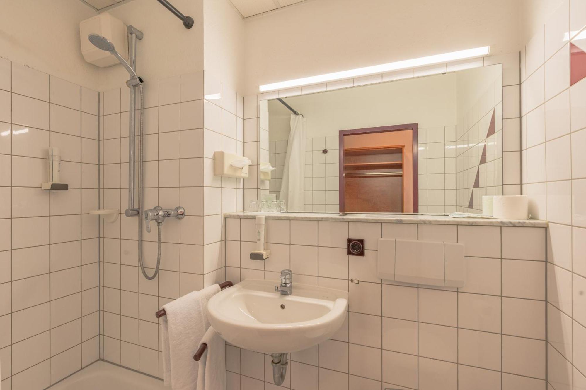 Euro-Hotel Капел-Графенхаузен Екстериор снимка