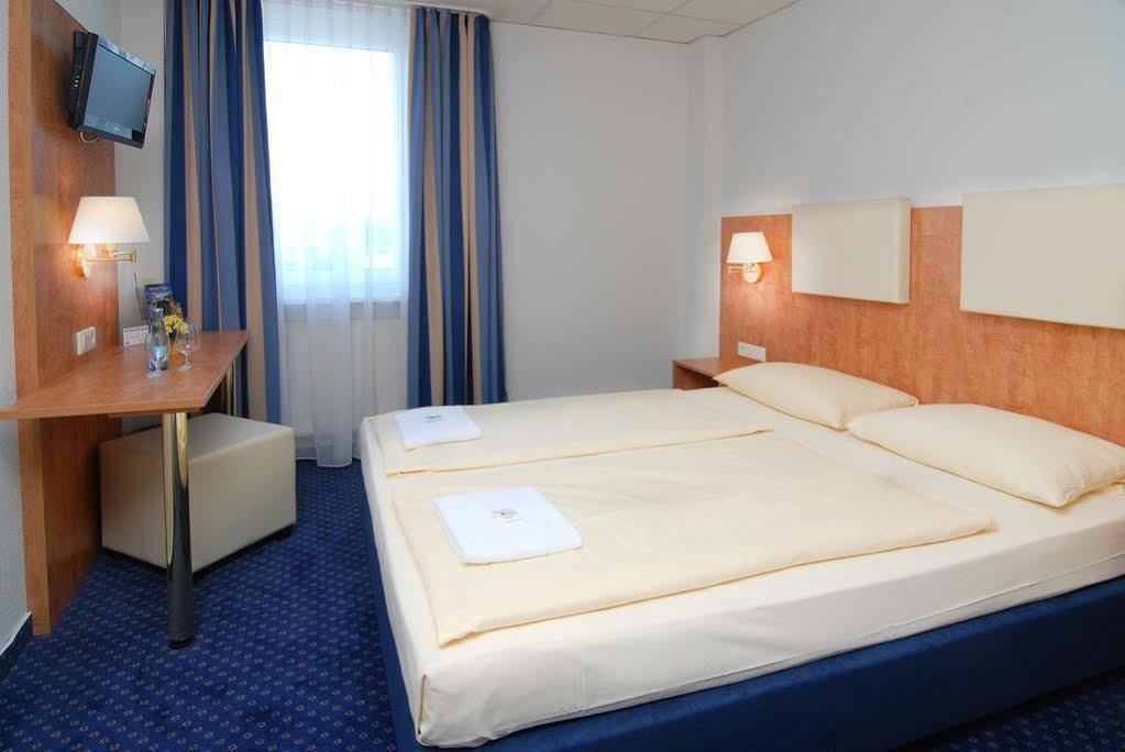 Euro-Hotel Капел-Графенхаузен Екстериор снимка